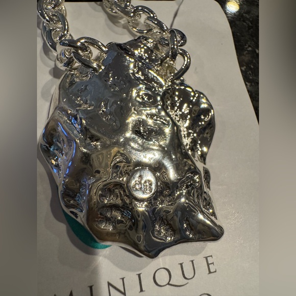 Elegant Silver Oyster Necklace - Picture 4 of 4